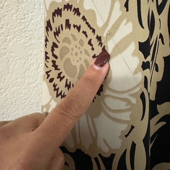 Beautiful 100% silk halter neck printed dress. Black, tan and cream color. - Picture 10 of 10